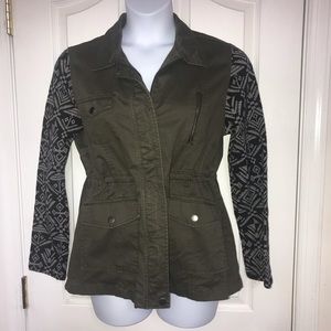 Green/ multicolored Utility Jacket. Size Large